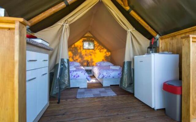 Kamp romantik glamping