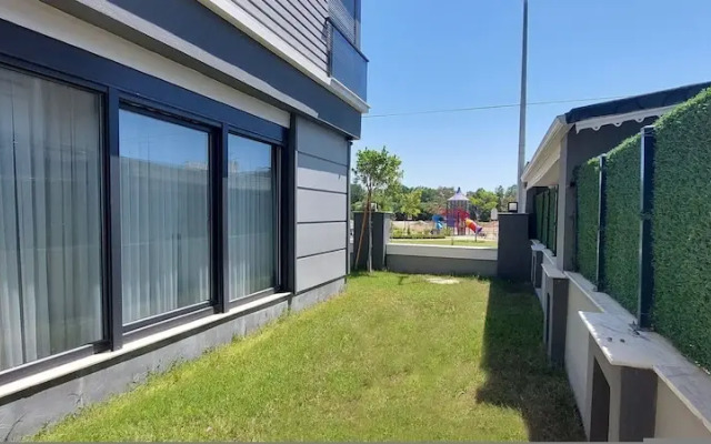 New Flat Large Living Space 1 Close to Lara Beach