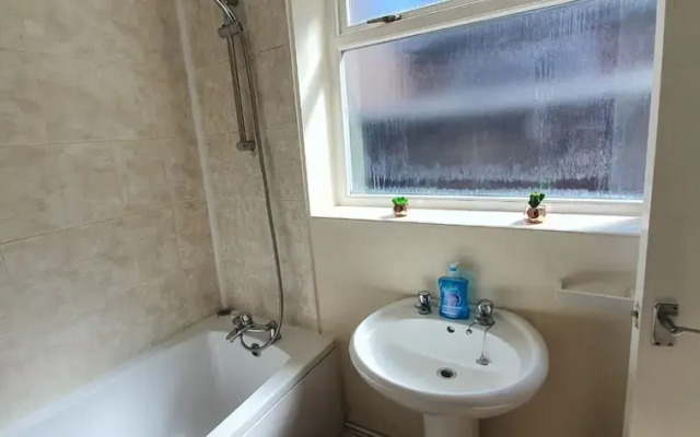 Spacious House in Stoke