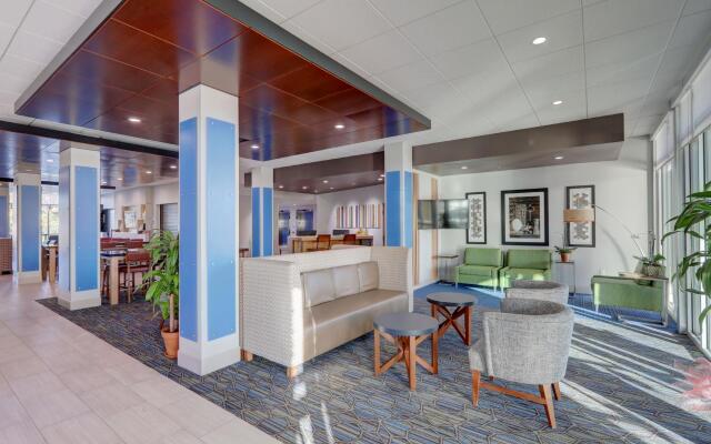 Holiday Inn Express & Suites Auburn Downtown by IHG