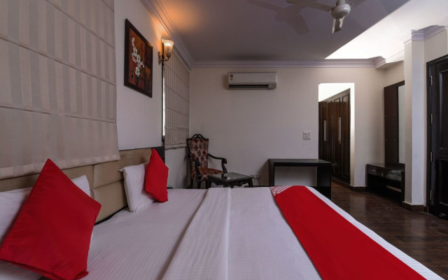 OYO 15954 Connaught mews