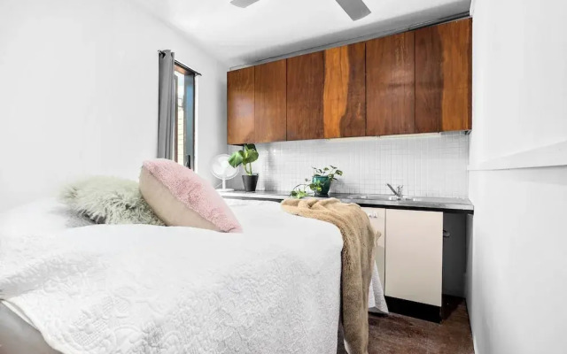 Melbourne CBD-private rooms guests Hse.