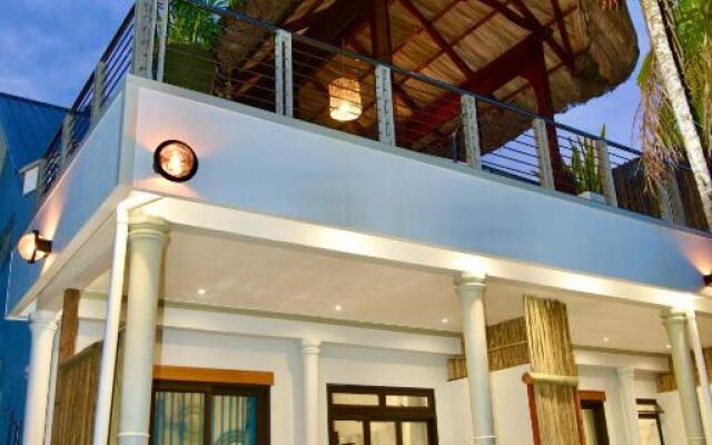 SEA SPLASH SELF CATERING And La Petite Maison