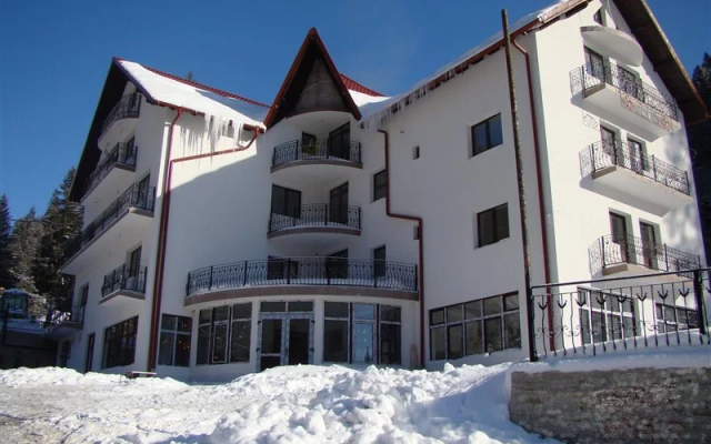 Hotel Piscul Negru
