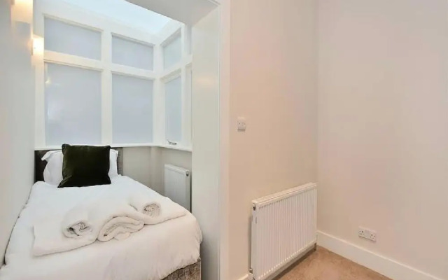 South Kensington Flat 3 Bedrooms & Outdoor Terrace