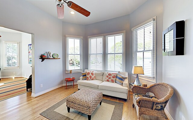 Renovated Historical - 2 Br Apts