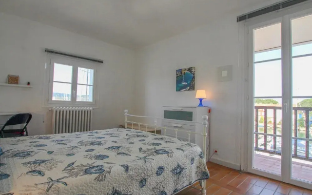 Modern Apartment in Port Grimaud Near the Beach