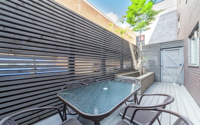 Stunning 5 Bedroom Retreat London