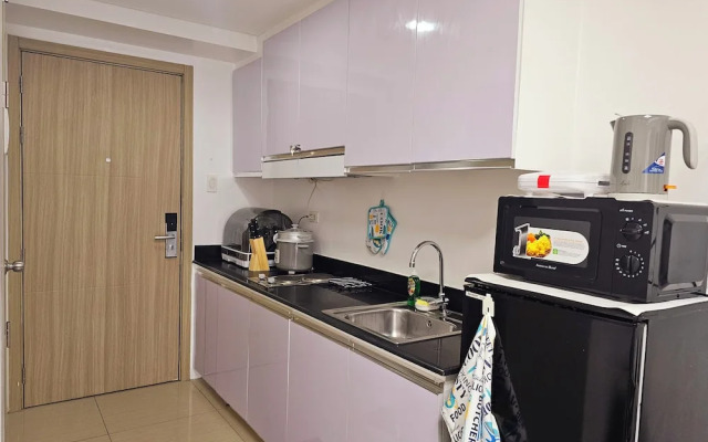 Hannah Crib at Shore Residences