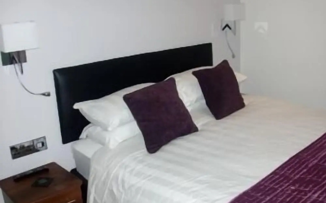 Farnham Hotel