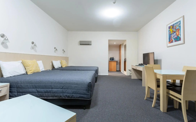 Mayfair Plaza Motel