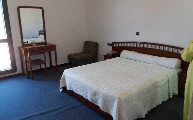 Hotel Choumis