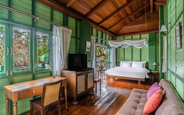 Aana Resort & Spa