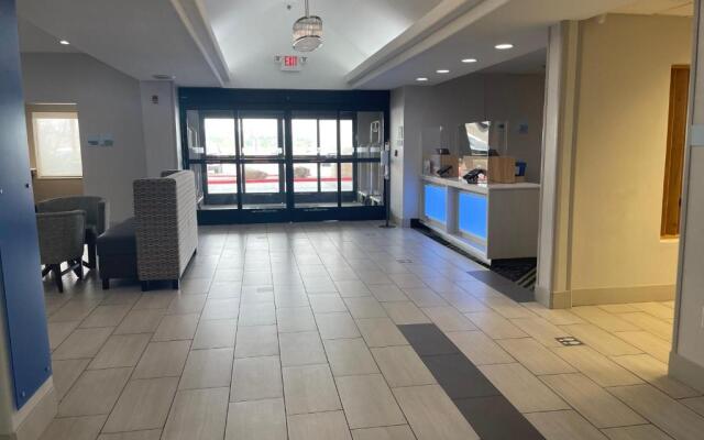 Holiday Inn Express Hotel & Suites Las Vegas by IHG