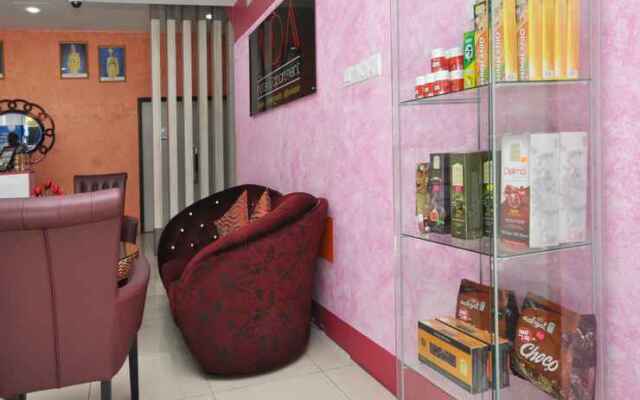 Ada Hotel & Apartment