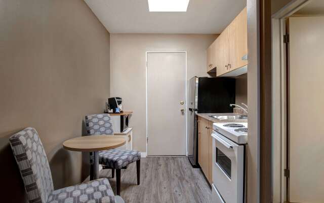 Days Inn by Wyndham Victoria Uptown