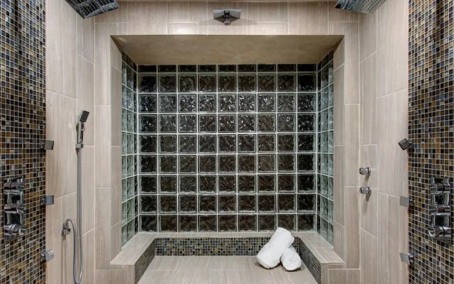 Resort-like w/ Tennis, Bocci, Golf & Games Galore!