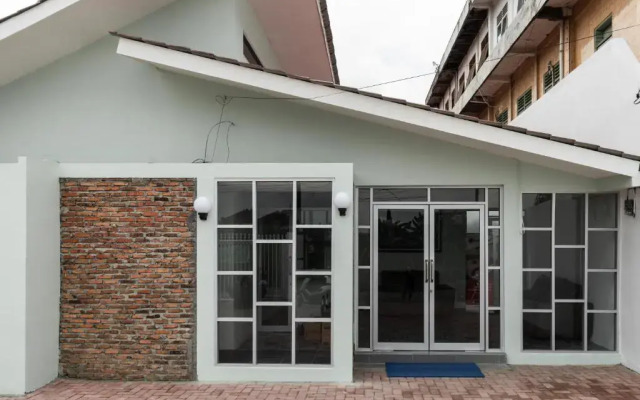 RedDoorz Plus near RS USU Medan 2