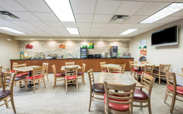 Quality Inn & Suites Fishkill South near I-84