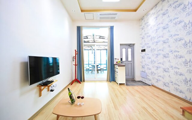 Daebudo Sun On Bee Pension