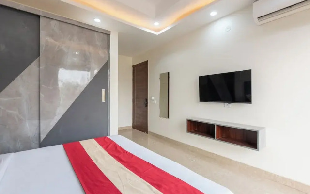 Saavi Hotel Sector- 45