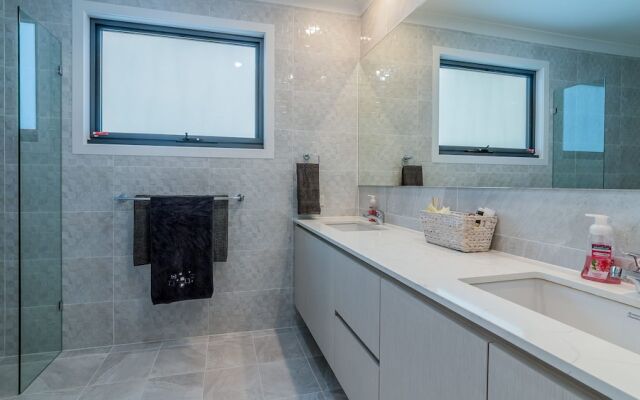 Sweeping Views - Free Wifi & Netflix - PET Friendly