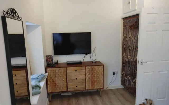 Cosy Flat in a Pretty Town.