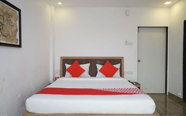 OYO 18730 Galaxy Inn