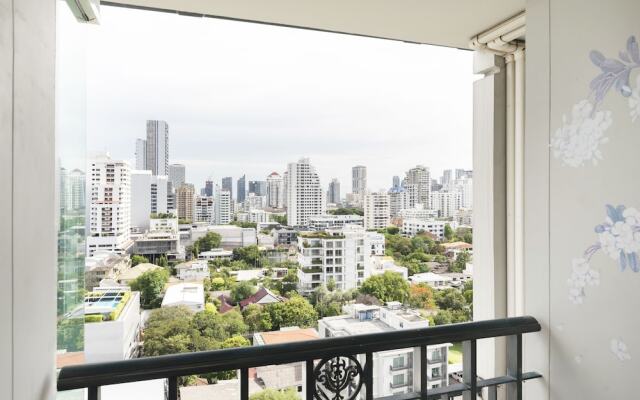 Ivy Thonglor by Favstay