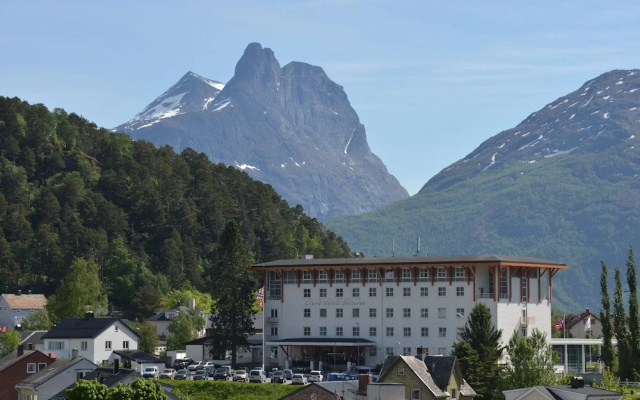 Grand Hotel