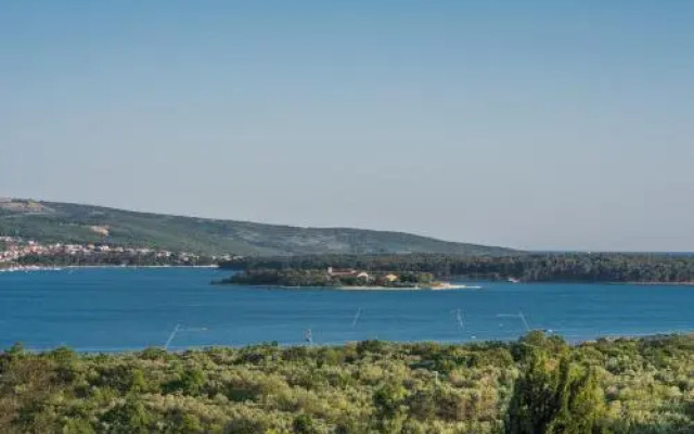 Five Bedroom Holiday Home In Kornic