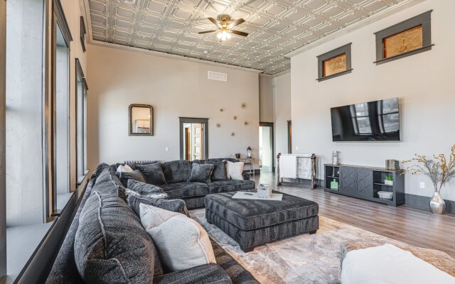 Florence Vacation Rental w/ Rooftop Deck!