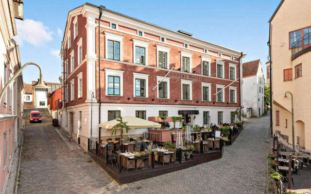 Donners Hotel