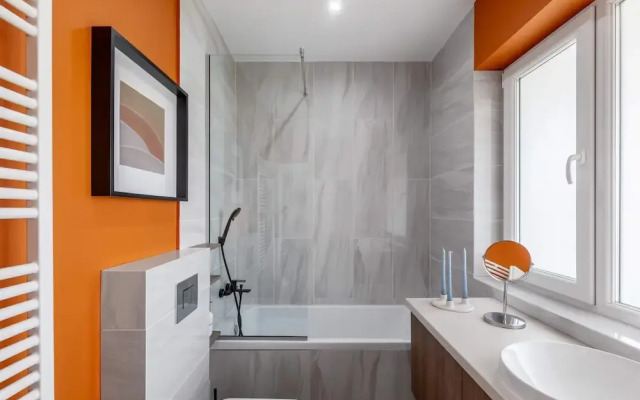 Playful & Bright 1BR near The Faculty of Law
