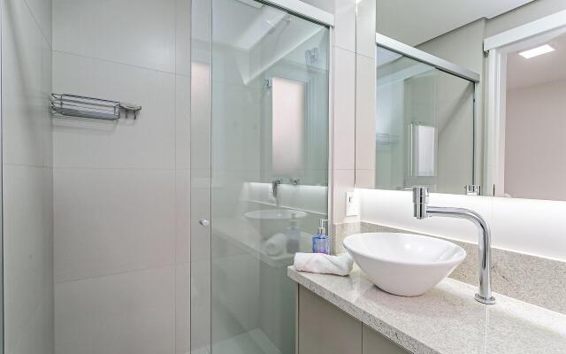 Apto Moderno a poucos passos do Mar JRR309