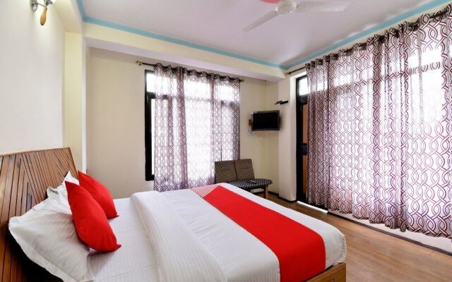 OYO 13387 Hotel Kartik