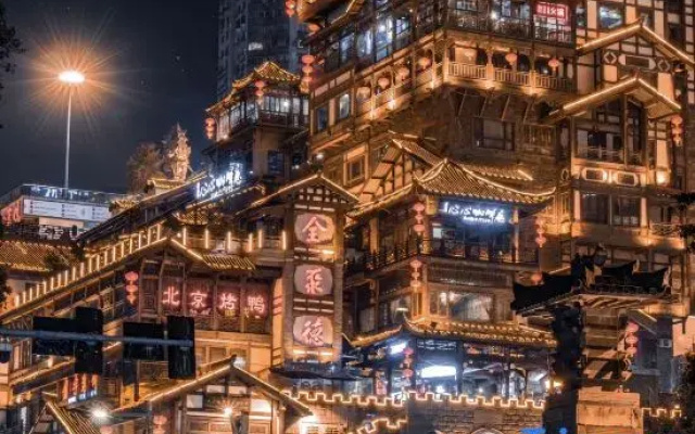Luoqi Collection Hotel (Chongqing Yangjiaping Vientiane City)