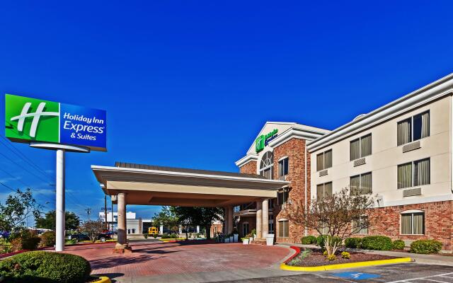 Holiday Inn Express & Suites Eagle Pass, an IHG Hotel