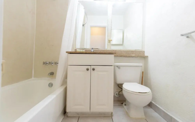 679 City View Hollywood Beach