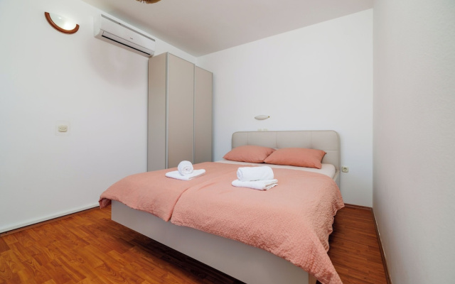 Apartments By the sea in Lopar