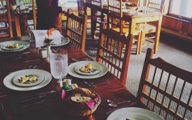 Westwind Inn on the Lake