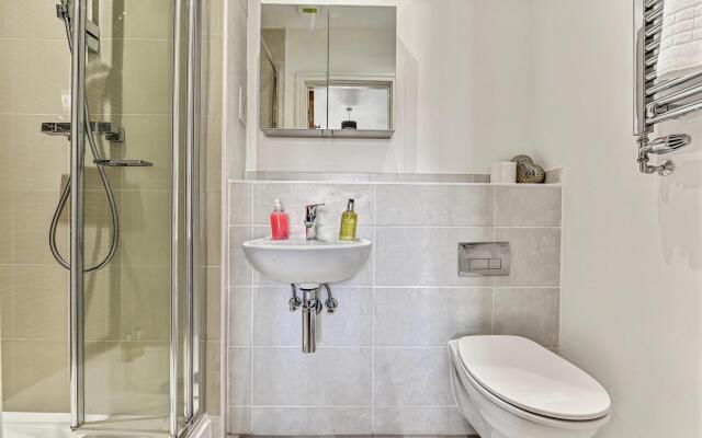 London Heathrow Living Holywell Serviced House C