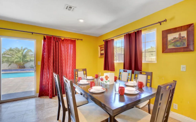 Las Vegas Elegance! Pool Table & Sparkling Pool! 3 Bedroom Home by RedAwning