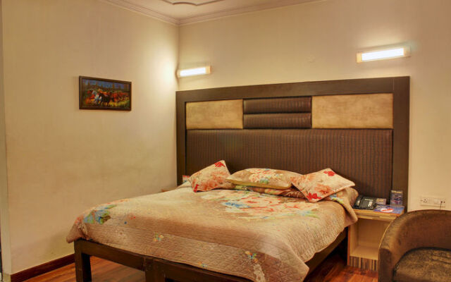 OYO 358 Hotel Golden Leaf