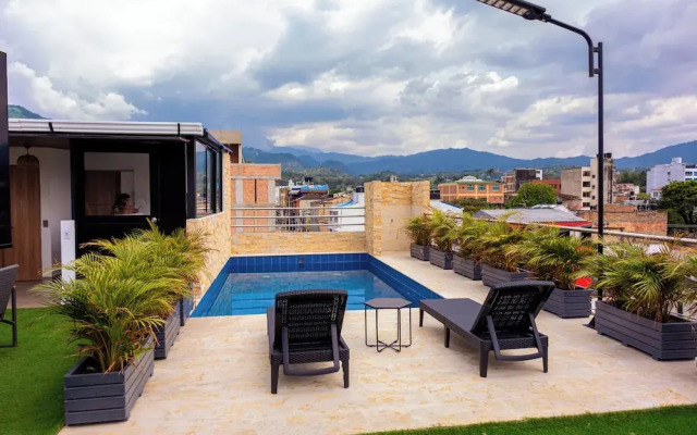 Central Suites by H&R