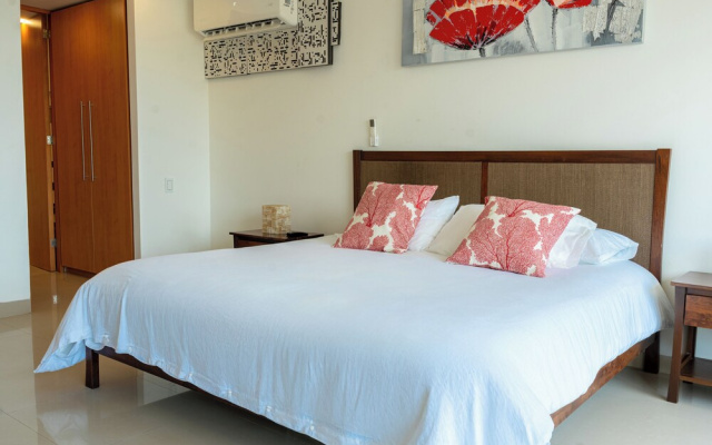 Luxury Condo with Private Beach 4BR