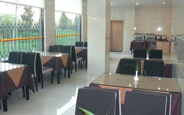 White Clouds Hotel - Dalian