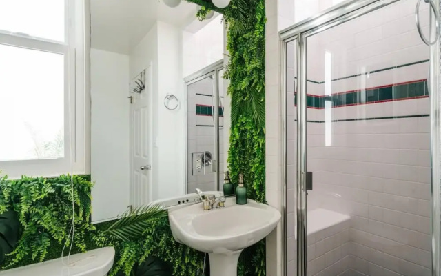 Hollywood Hills Sunset Strip Home w Hottub
