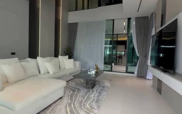 5-bed Luxury Villa Pool&jacuzzi 5 Min to Walkingst