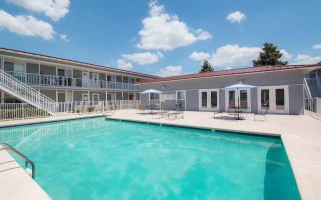 Oak Shores Studio 56